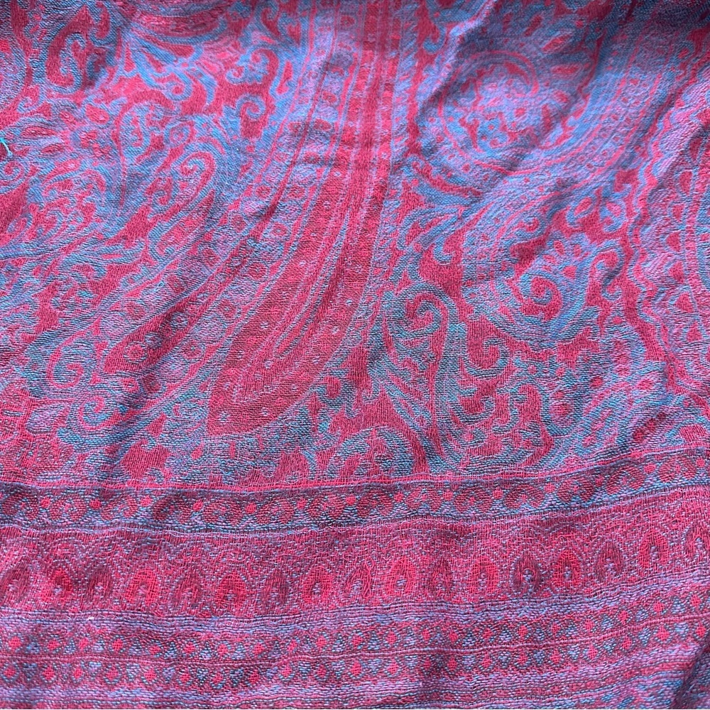 Large Scarf - Picture 8 of 8